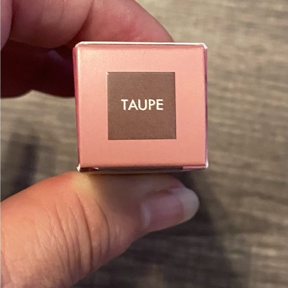 NEW - CHELLA
Tantalizing Taupe Eyebrow Cream. 1.5g/0.053oz - Picture 6 of 7